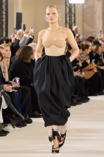Look 11
